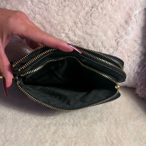 Steve Madden embossed Wristlet Double Pouch - Picture 5 of 8